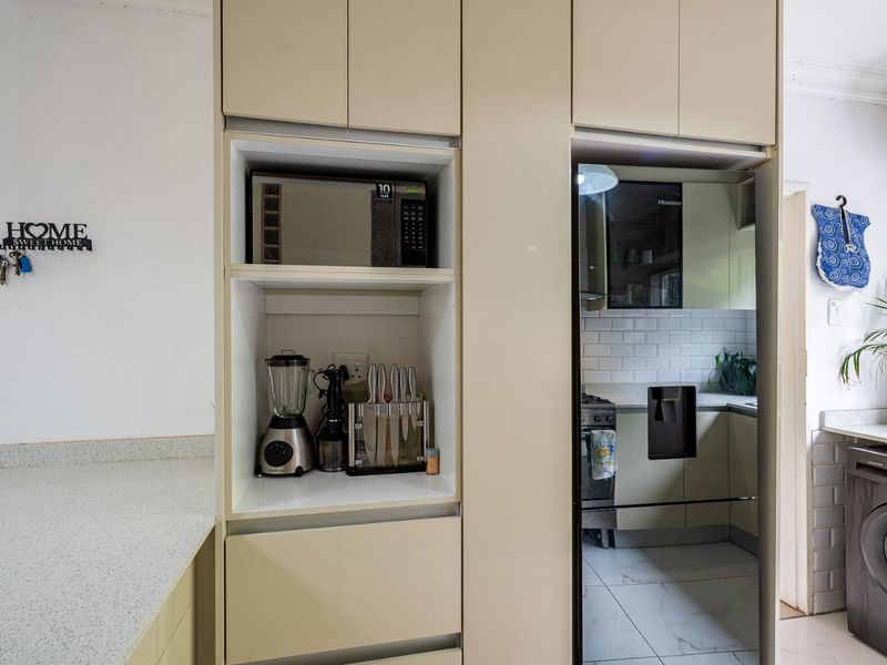 Beautiful 2-Bedroom Apartment With Garden Patio in Prime Hillcrest Location - Photo 5