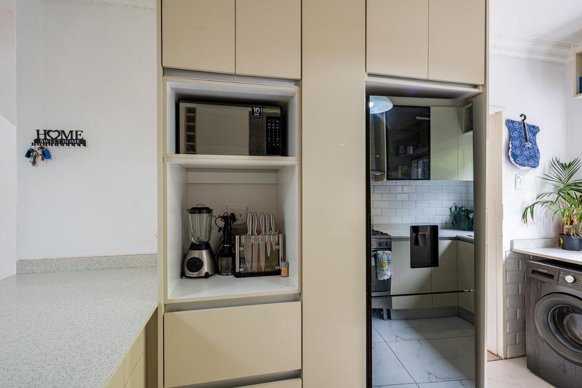 Beautiful 2-Bedroom Apartment With Garden Patio in Prime Hillcrest Location - Photo 5