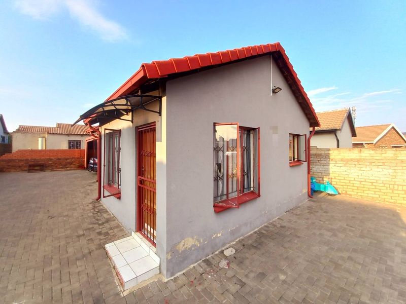 Two Bedrooms house for sale in Danville - Photo 3