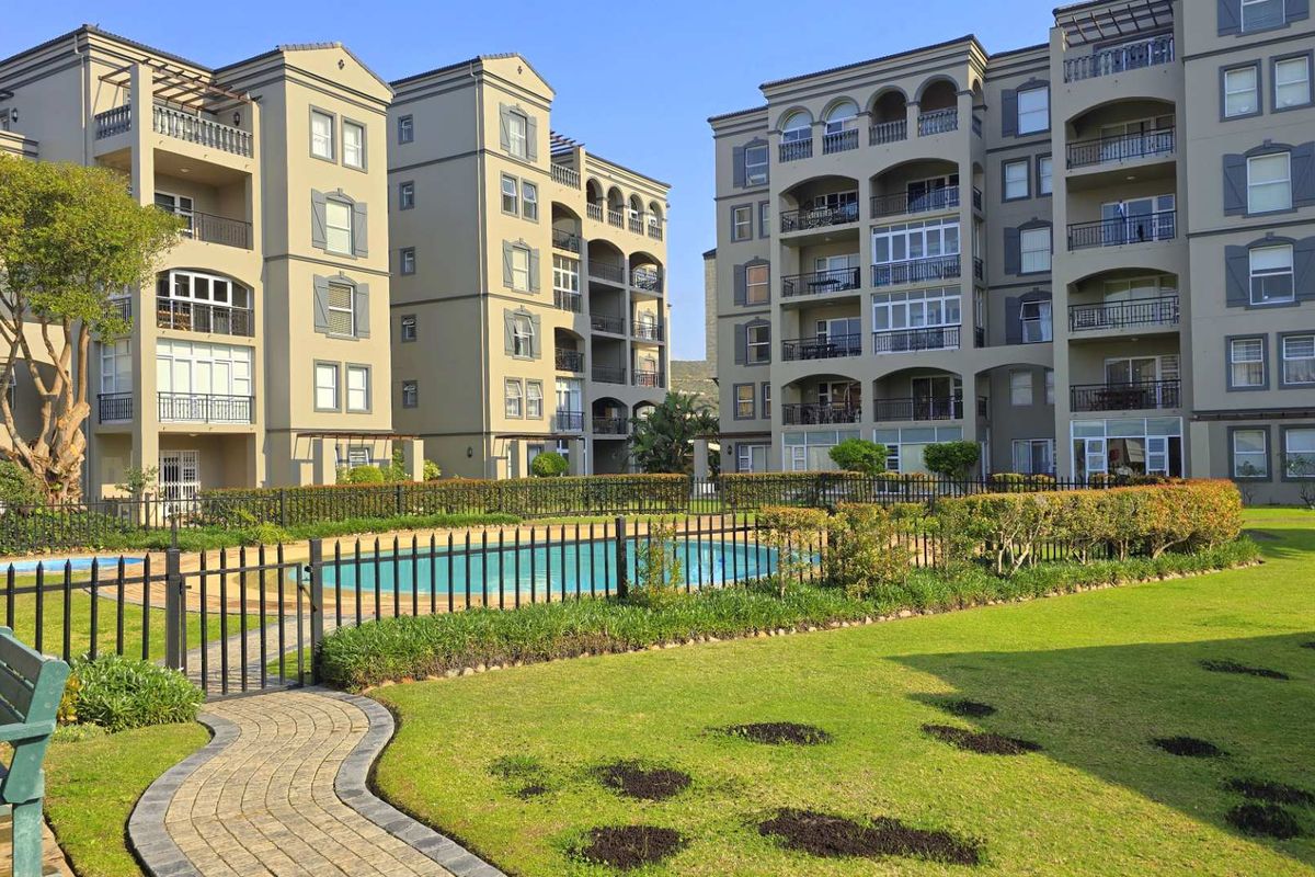 Charming Holiday Apartment Just Steps from the Beach - Photo 2