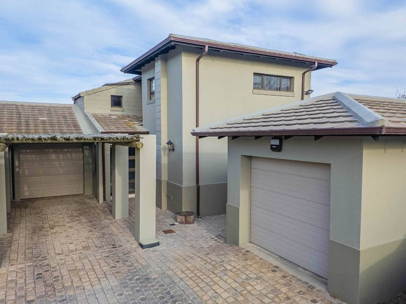 Spacious Estate Living - Photo 4