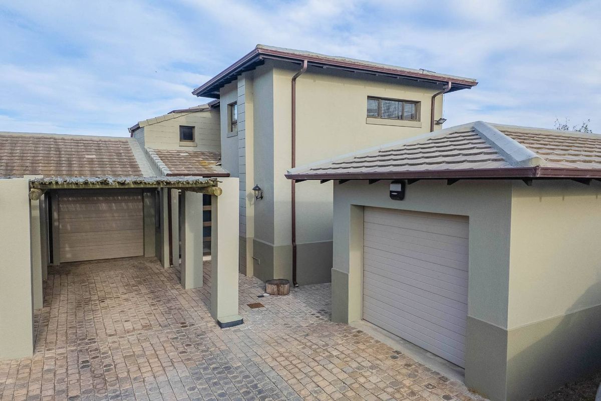 Spacious Estate Living - Photo 4