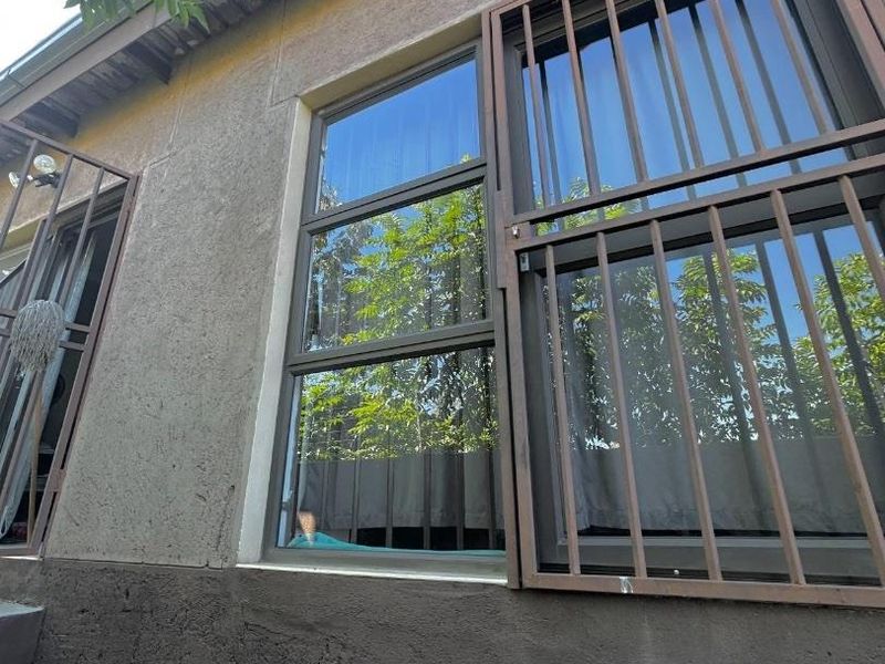 Income generating townhouse - Photo 6