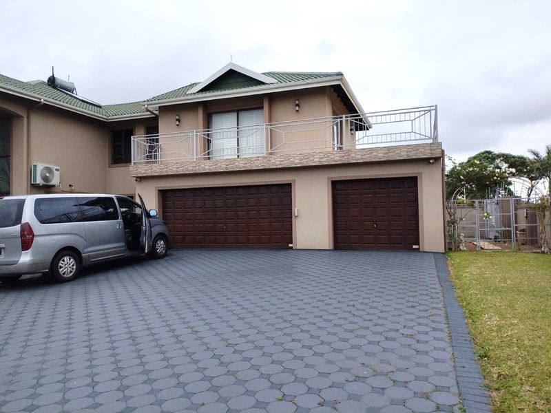 Sophisticated spacious family home for sale in Somerset Park - Photo 3