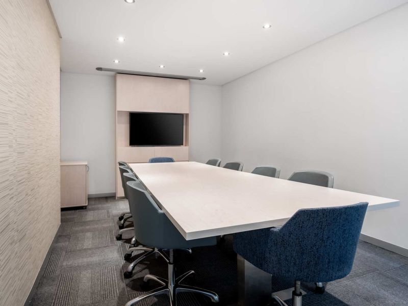 Move into ready-to-use serviced office space for 15 persons in Regus Rivonia Village. - Photo 6