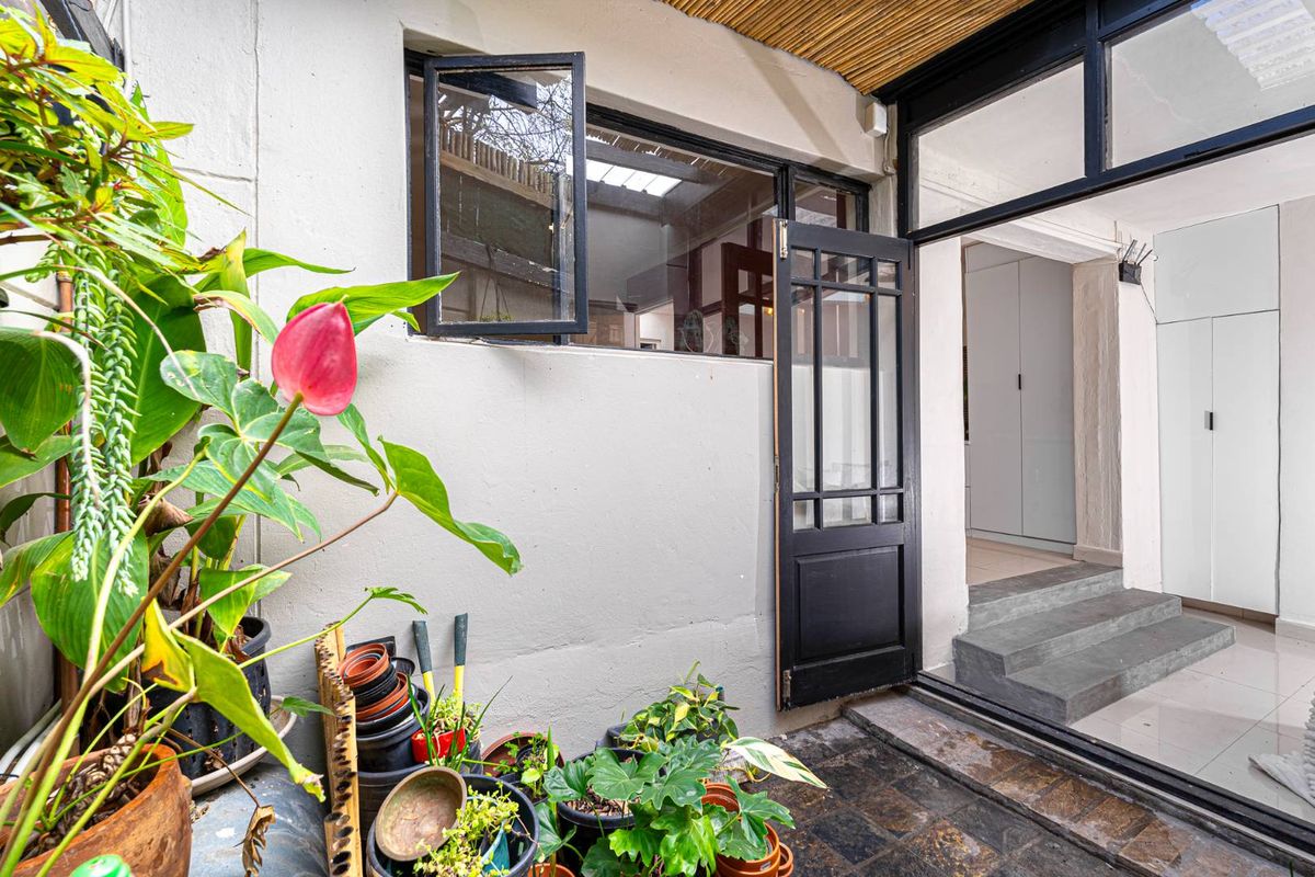 Modern in Mowbray - Photo 4