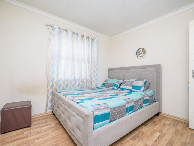 Waterfall Park Apartment for sale - R975,000 - Photo 10