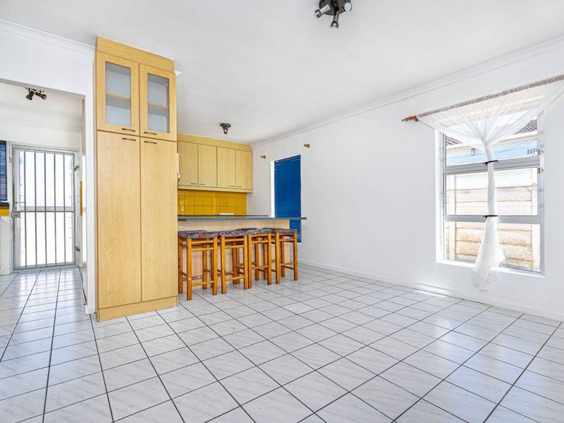 Ideal Three Bedroom Starter Home - Photo 3