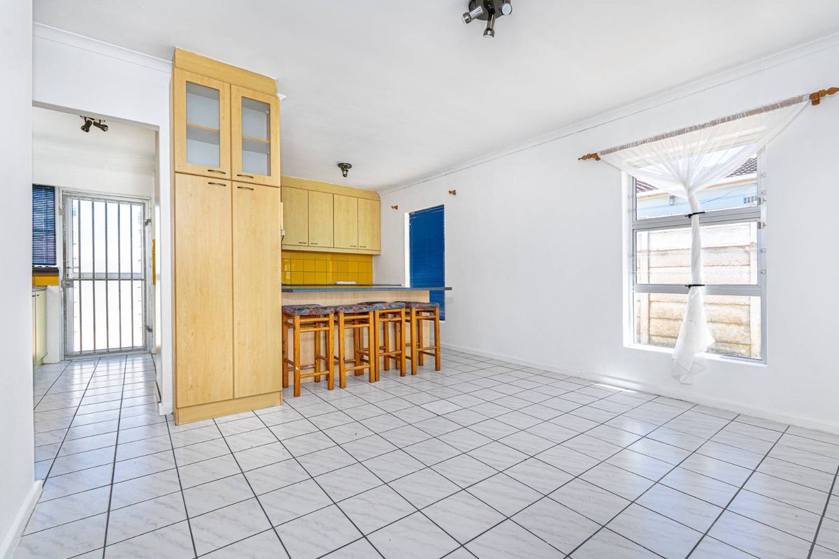 Ideal Three Bedroom Starter Home - Photo 3