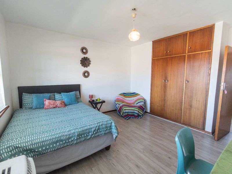 2 bed apartment with enclosed balcony. - Photo 8