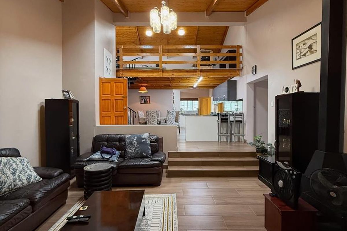 Olympia-For Sale- N$4 400 000 - Photo 2