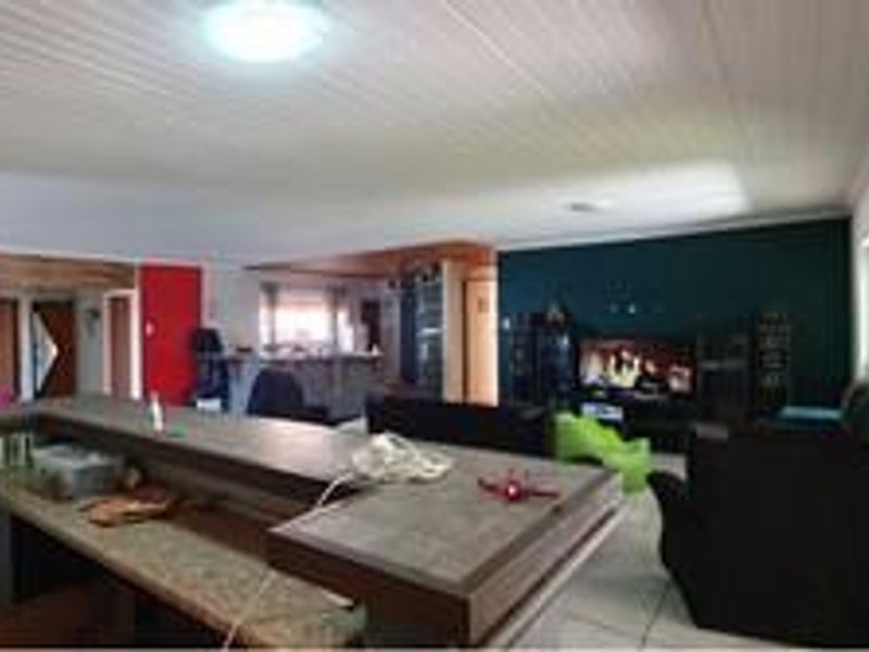 Charming and Well-Maintained 5 Bedroom Family Home with a Tranquil Garden - Photo 6