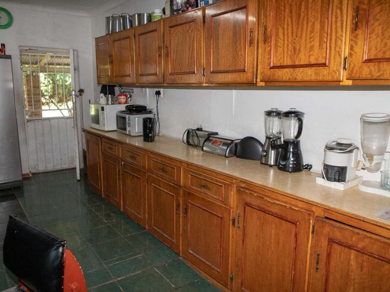 TWO PROPERTIES FOR THE PRICE OF ONE! 4 Bedroom with Flat - Business Rights - Photo 7