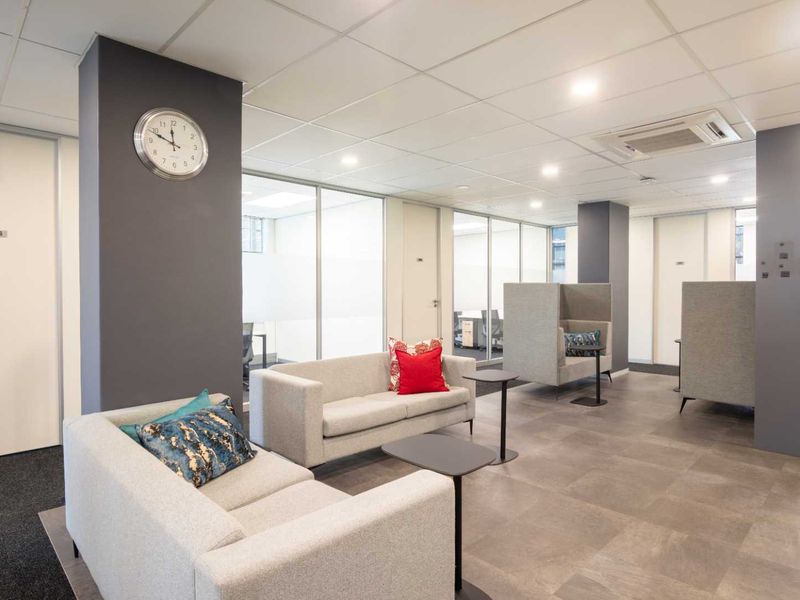 Serviced office space for 15 persons in Regus Central - Photo 5