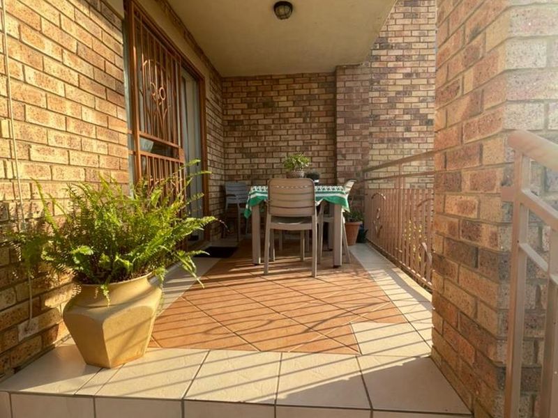 Investor Opportunity – 2 Bedroom Ground Floor Unit in Secure Estate - Photo 3