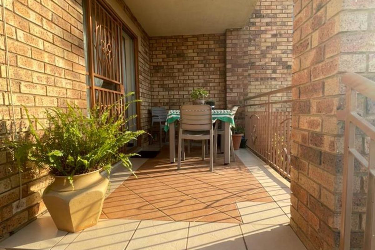 Investor Opportunity – 2 Bedroom Ground Floor Unit in Secure Estate - Photo 3