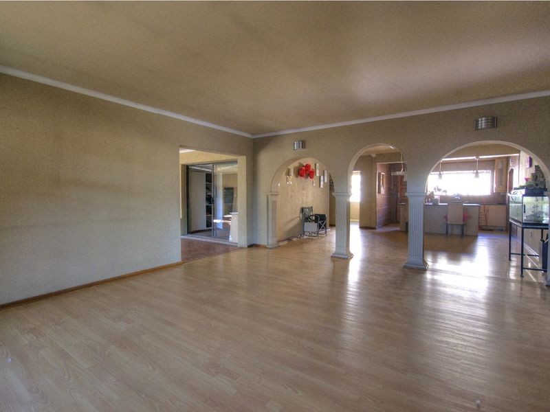 Outright bargain- HURRY! - Photo 5