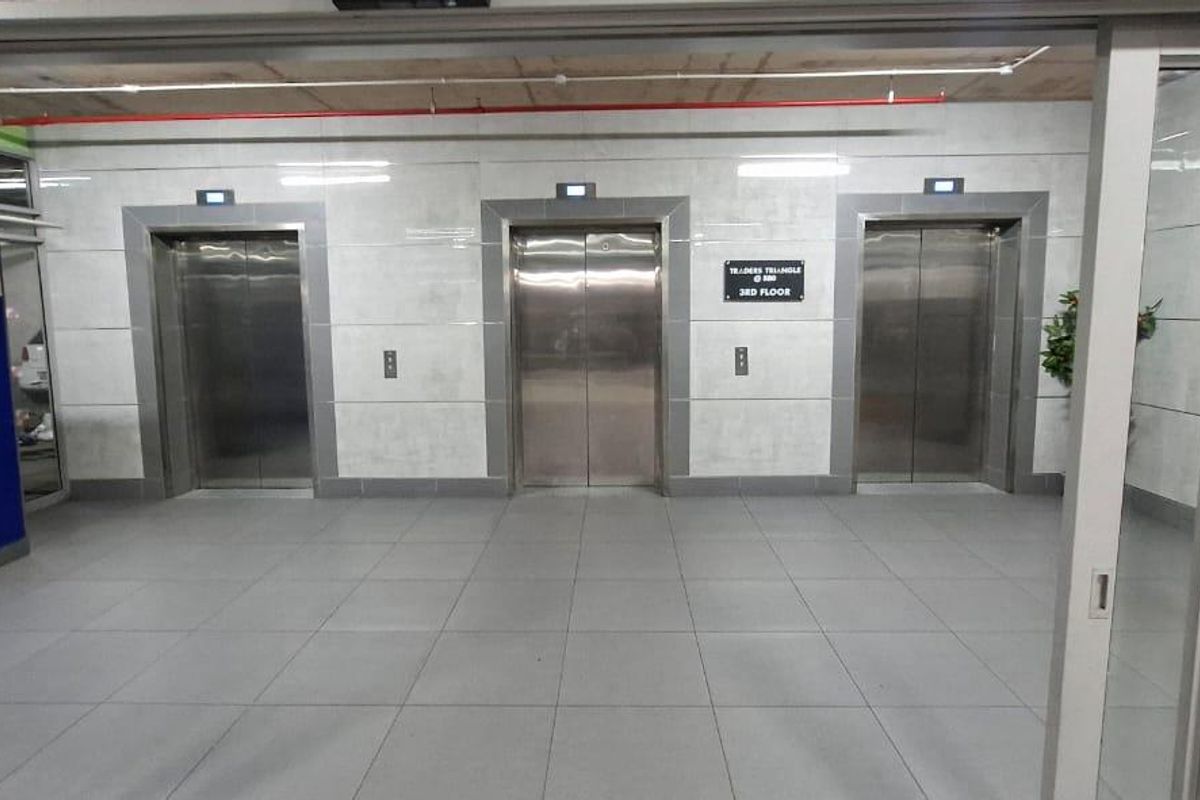 **Prime Retail Opportunity in High-Traffic Mall Location** - Photo 2