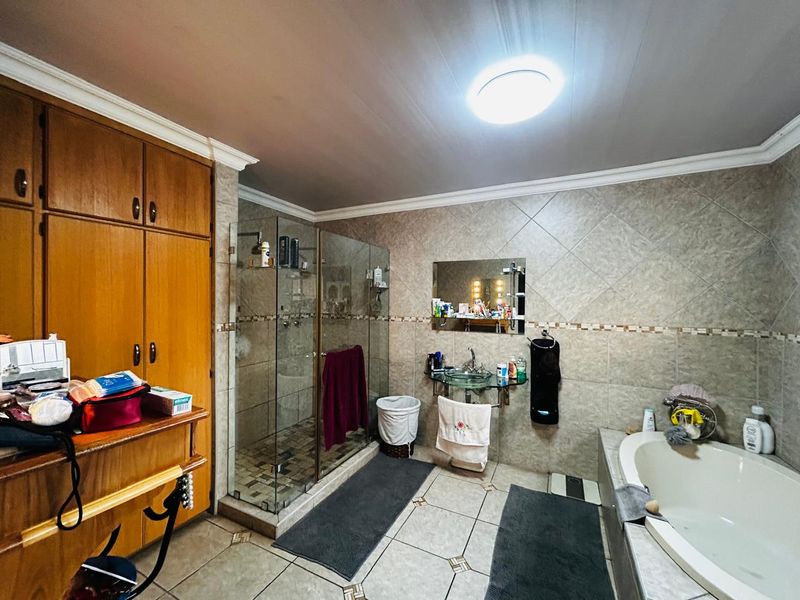 Spacious family home - Photo 6