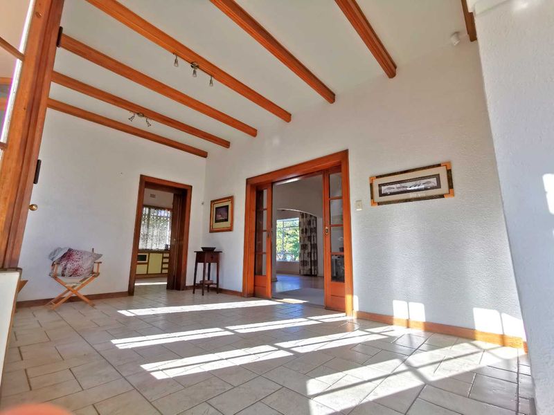Two-storey house for sale in Klein Windhoek with stunning views - Photo 4