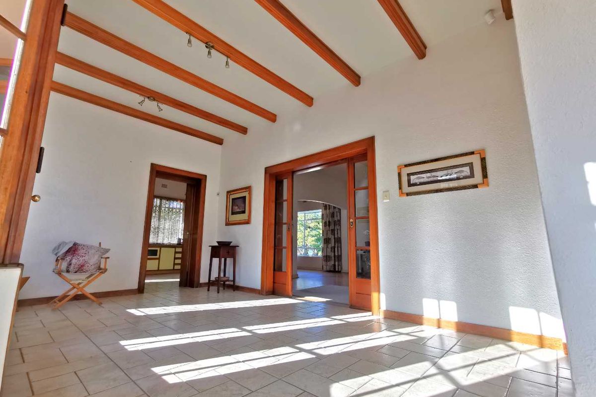 Two-storey house for sale in Klein Windhoek with stunning views - Photo 4