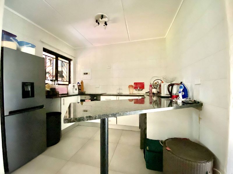 MODERN ONE BED APARTMENT IN MORNINGSIDE - Photo 10