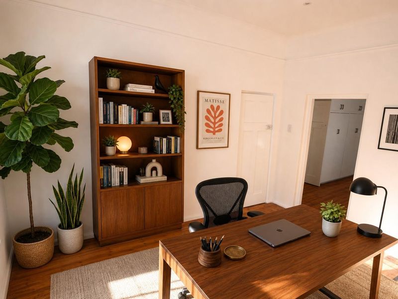 Freshly renovated, unfurnished family home with mountain and city views - Photo 9