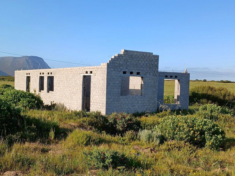 Front View of House's (existing) structure - in De Kelders (in the process of being built).