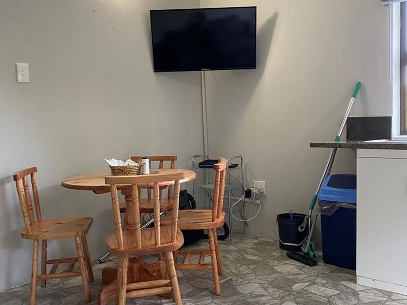 FOR RENT  |  Waterfall  |  1 Bedroom Garden Cottage - Photo 7