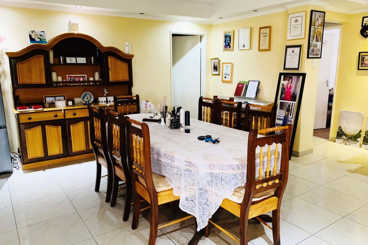 FOR SALE📍HOCHLAND PARK - Photo 2