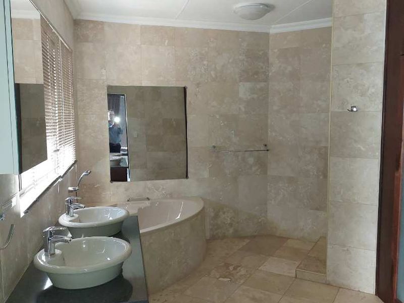 Luxurious 10-Bedroom Estate with Spectacular Views Awaits! - Photo 5