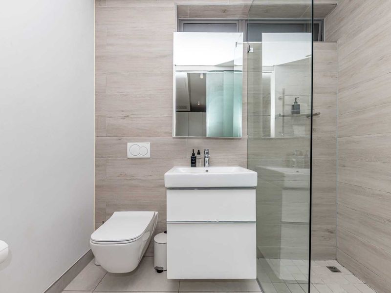 Live (or Earn) in Style — Elevated Luxury Airbnb Unit with Iconic Table Mountain Views - Photo 10