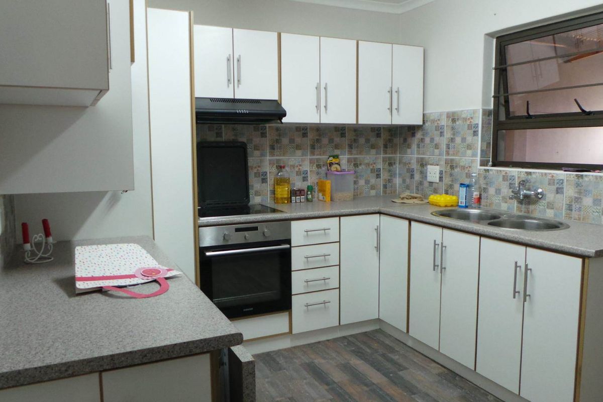 Perfect for the extended family and still earn an income - Photo 2