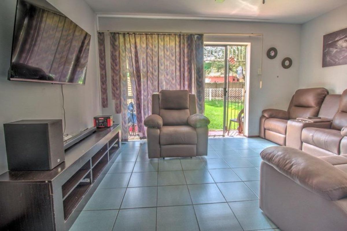 Well maintained ground floor unit with massive garden - Photo 5
