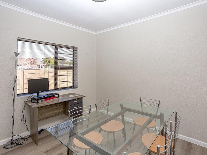 Family Home - Photo 7