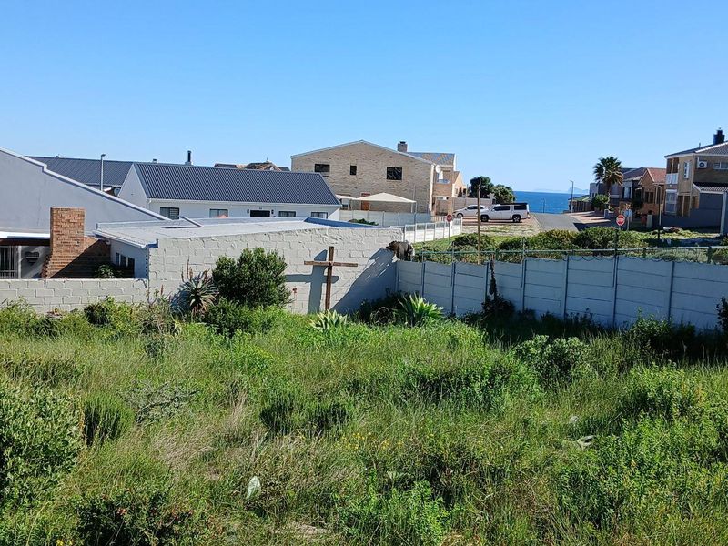 WALKING DISTANCE FROM THE OCEAN. - Photo 3