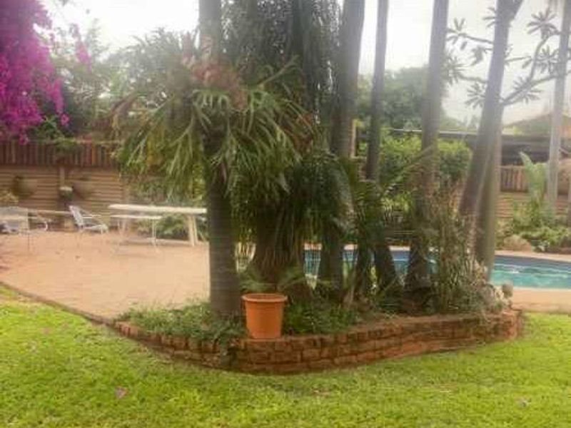 Expansive Home with Pool, Flatlet, & Solar Power! - Photo 2