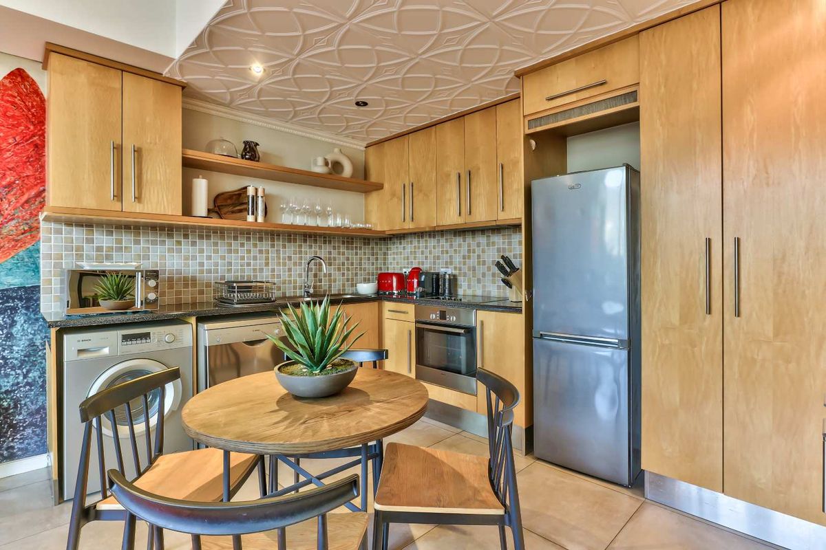 Cape Town City Art Deco Apartment with Unique Appeal & Views - Photo 4