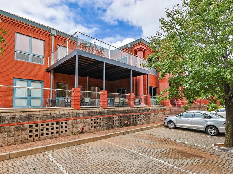 Prime Business Address: 215m2 Ground-Floor Suite with Unrivaled N1 Frontage & Connectivity - Photo 8