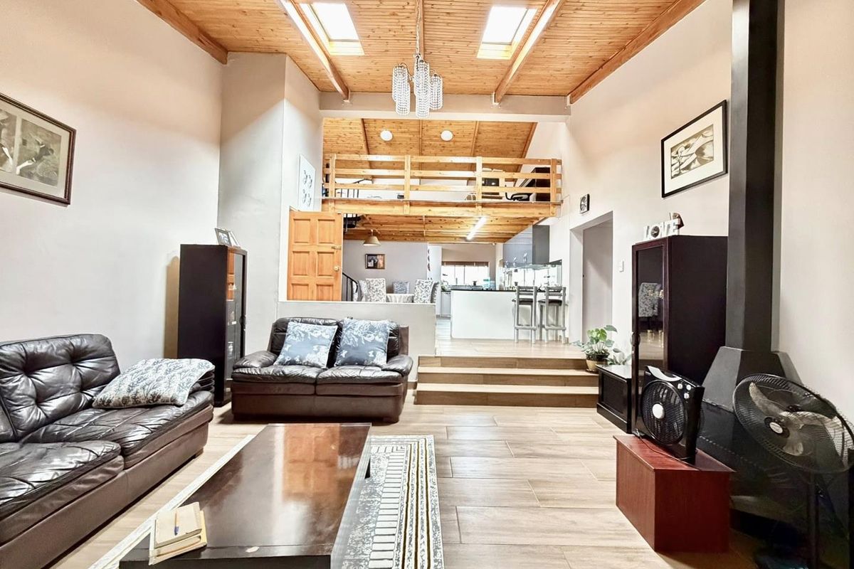 5 Bedroom House For Sale in Olympia - Photo 4