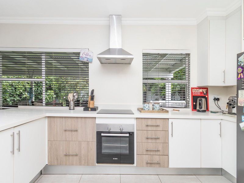 Lovely three bedroom duplex in a safe secure Estate - Photo 9
