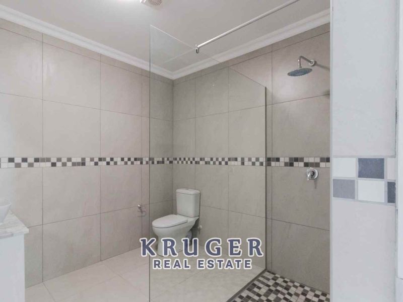 Brand-New Home with Distant Sea Views - Photo 9