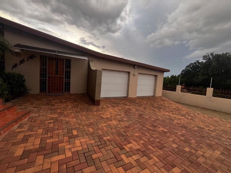 Olympia fairytale house for sale - Photo 2