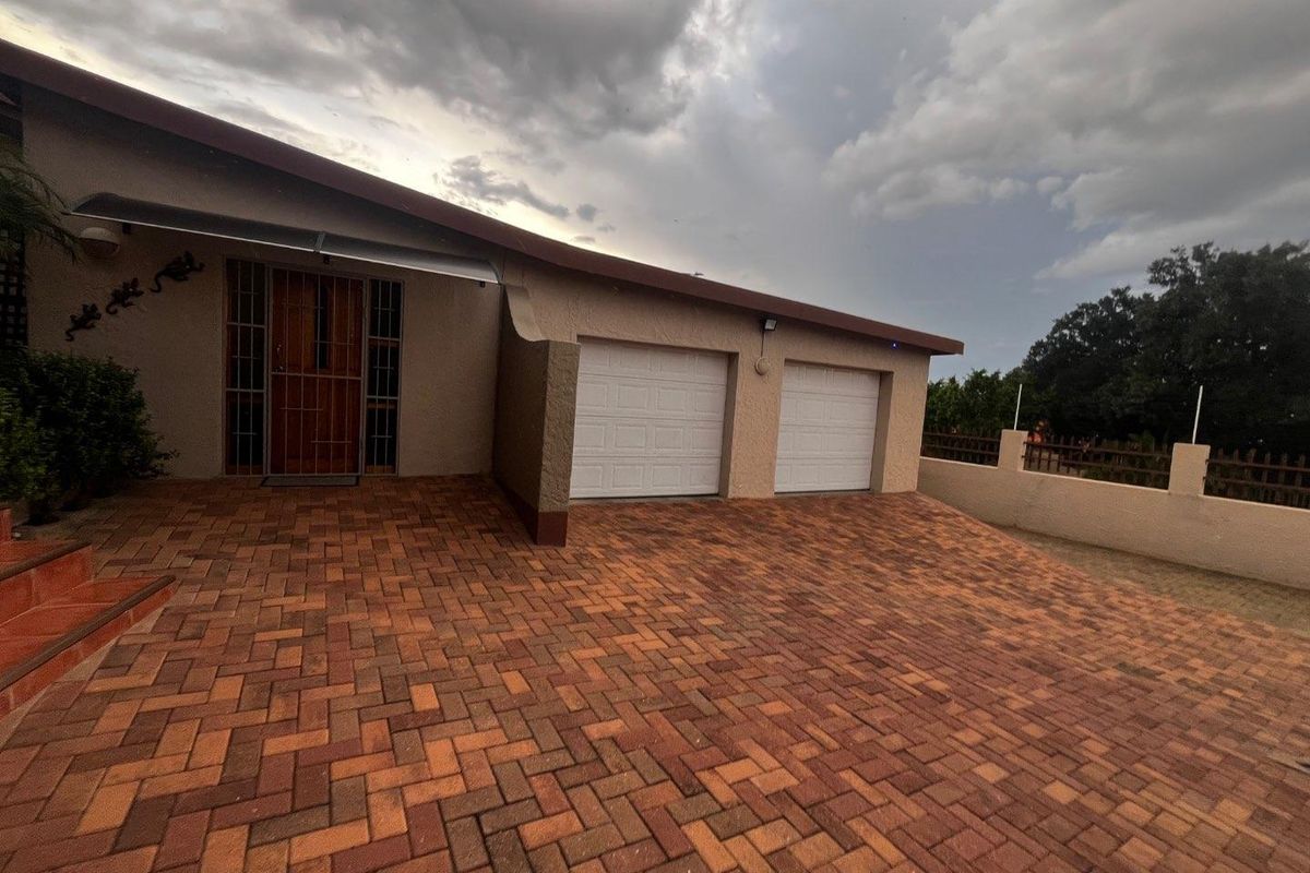 Olympia fairytale house for sale - Photo 2