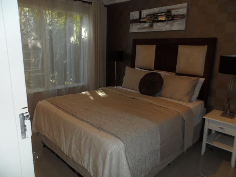 SOPHISTICATED 2 BED FULLY FURNISHED GROUND FLOOR APARTMENT IN BENMORE - Photo 10
