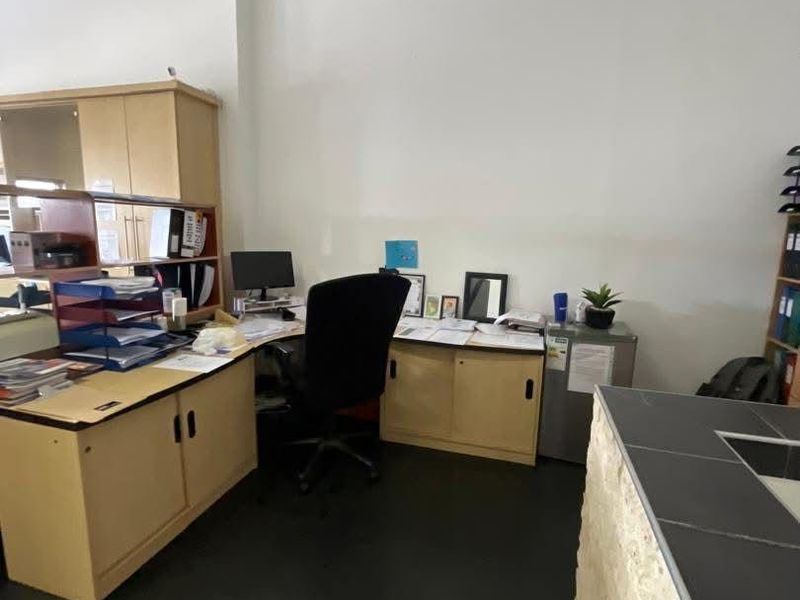 Business property for sale - Photo 7