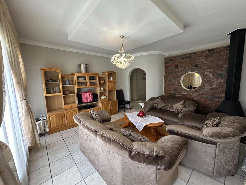 Spacious Family Home in A Cul-De-Sac - Photo 6