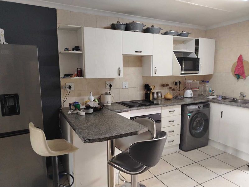 Discover Comfort: Rent This Charming 2BR Now! - Photo 4