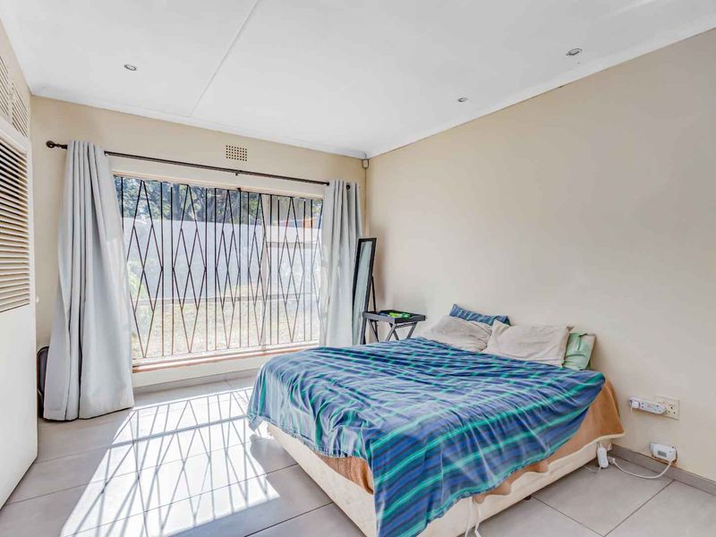 Spacious Family Home with Income-Generating Flatlets - Photo 7