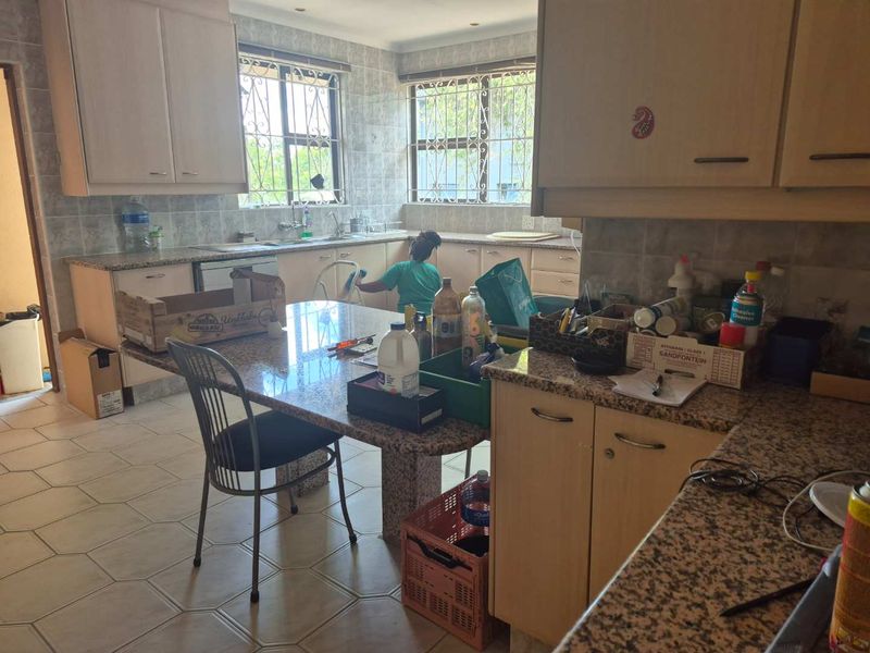 Large  family home,  ideal for large extended family - Photo 9